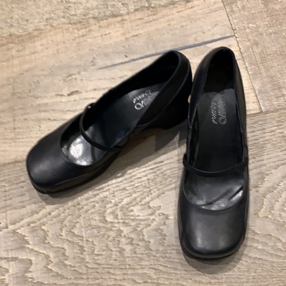 Black leather pumps from Browns - Picture 3 of 6